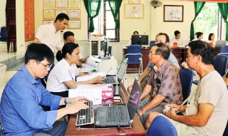 Phường Từ Sơn ra quân giải quyết thủ tục hành chính lưu động